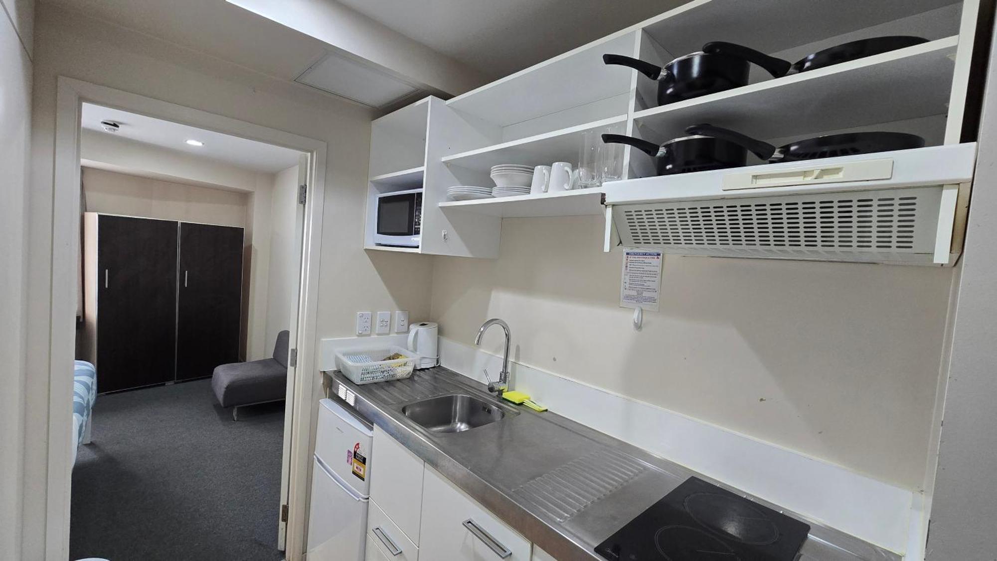 Studio Apartment Two Single Beds