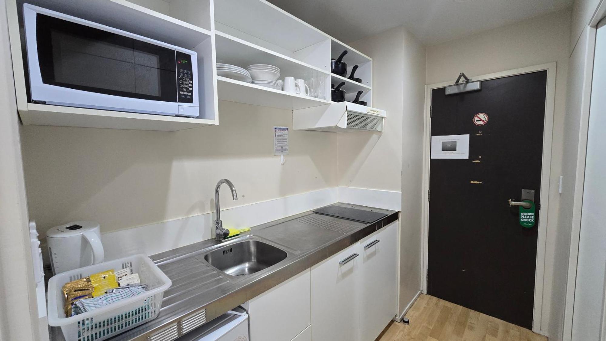 Studio Apartment Two Single Beds