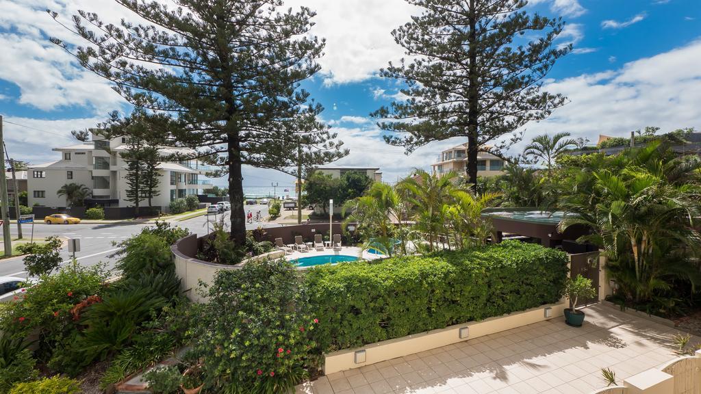 Three-Bedroom Apartment with Garden View