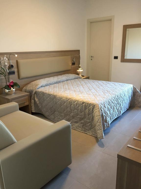 Two-Bedroom Apartment,204074386:JPEG