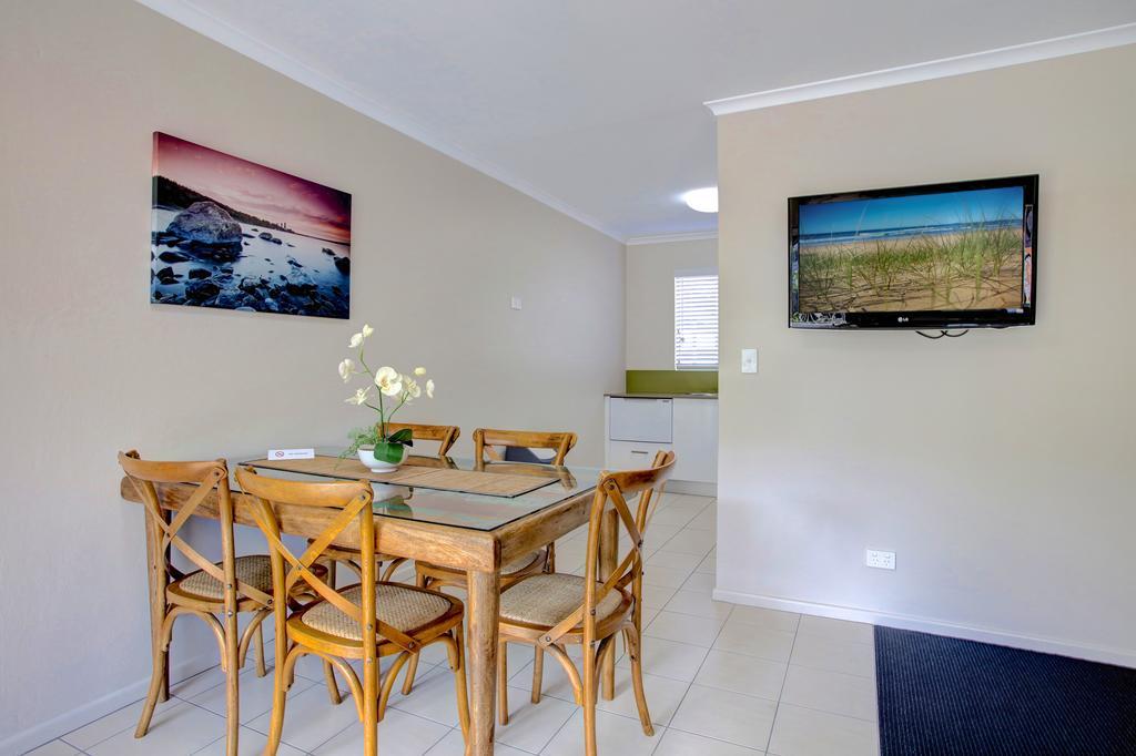 Two-Bedroom Apartment with 1 Queen Bed and 2 Single Beds,241059713:JPEG