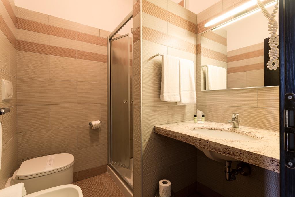 One-Bedroom Apartment - Split Level (2 adults)