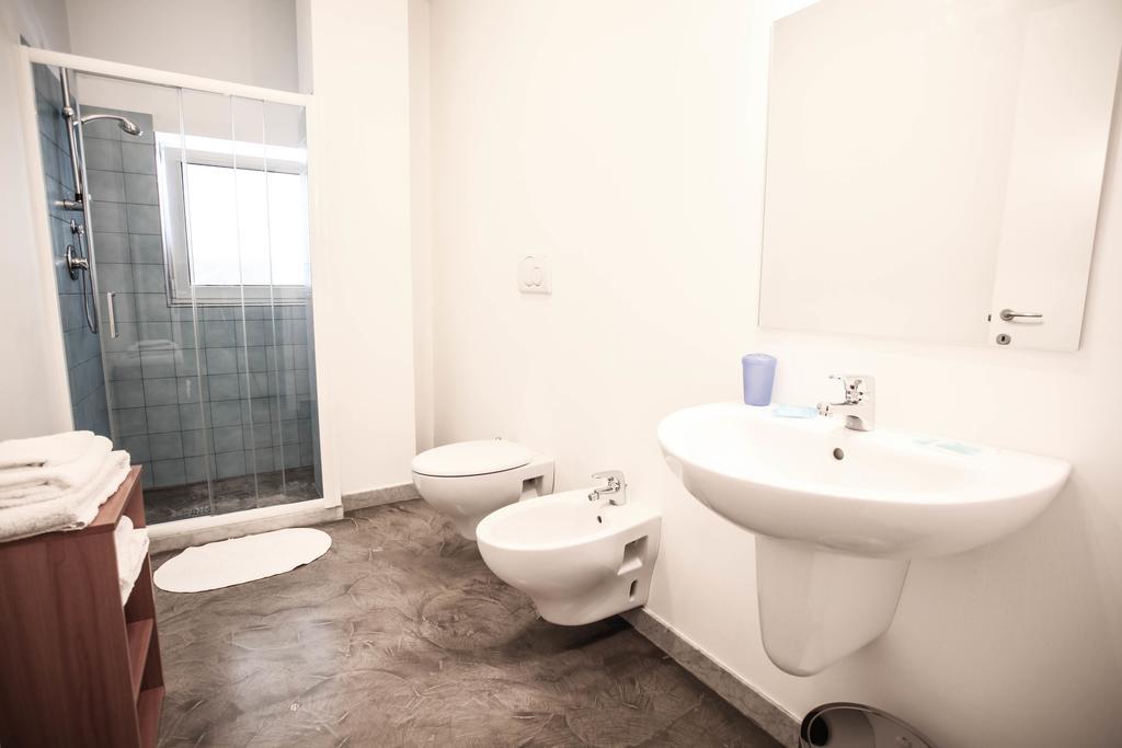 Studio (2 Adults),265586105:JPEG