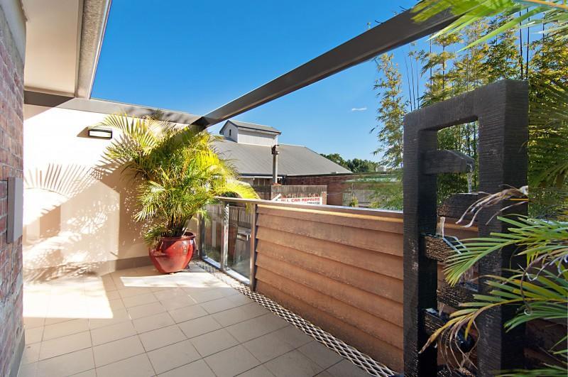 Three-Bedroom Apartment with Pool View - Butter Factory #1
