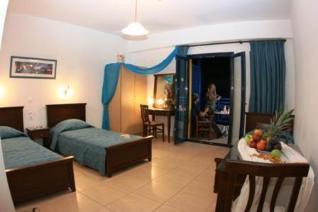 Promo Studio (3 Adults)