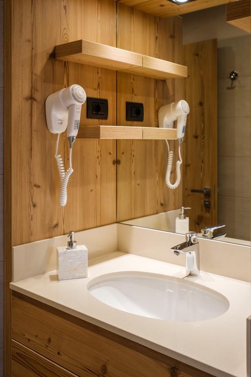 Apartment With Two Bathrooms