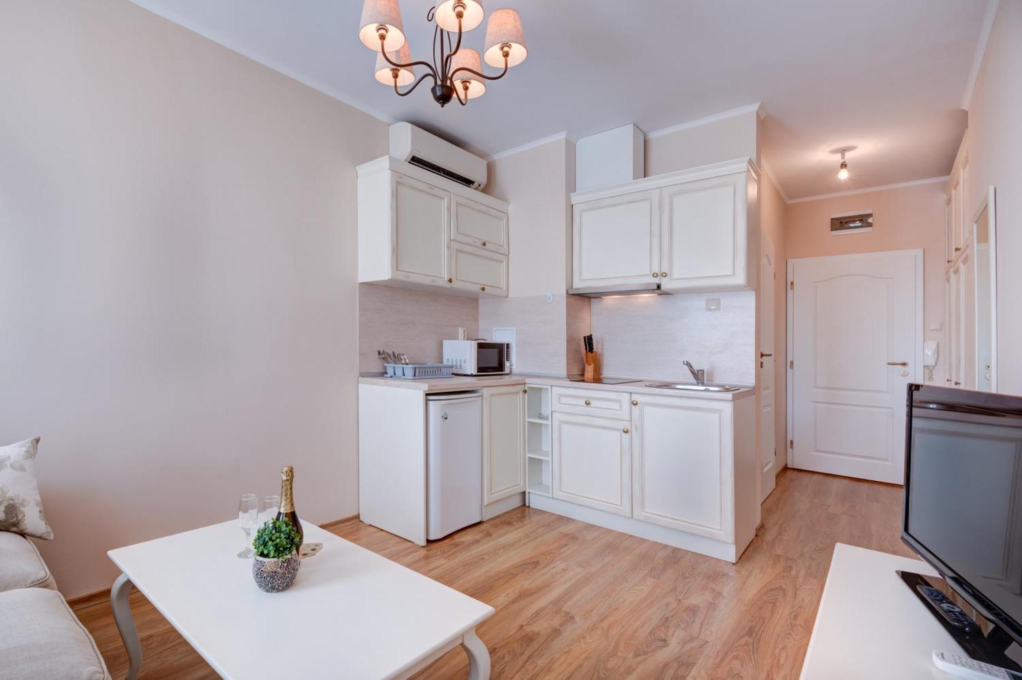 One-Bedroom Apartment with Balcony (2 Adults + 2 Children),414816459:JPEG