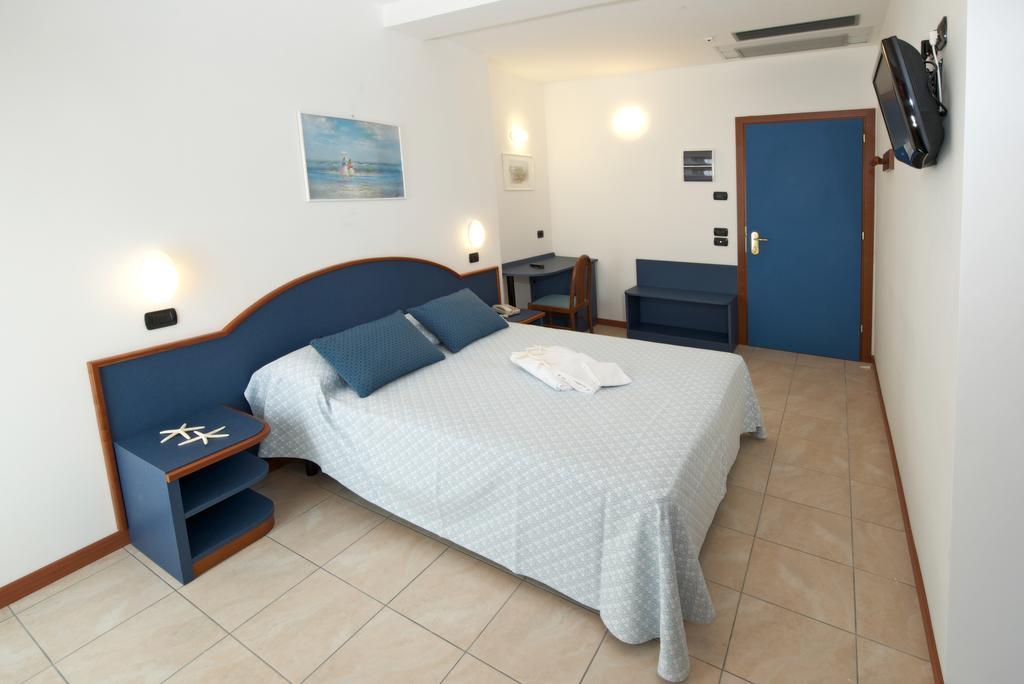 Double or Twin Room with Pool View