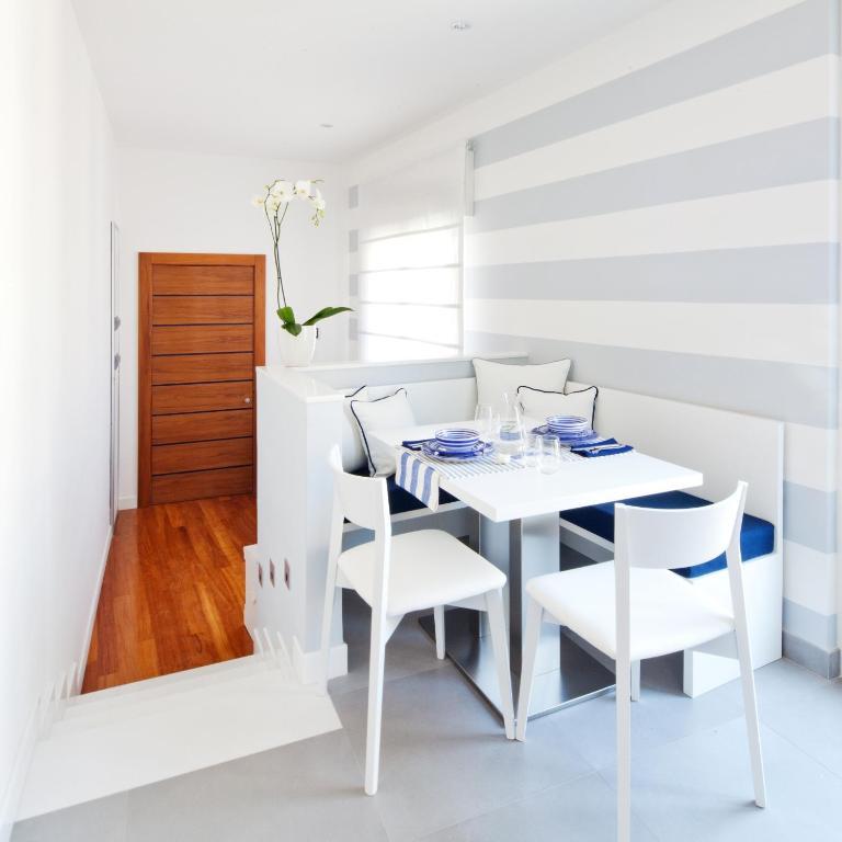 One-Bedroom Apartment Balcony,42299557:JPEG