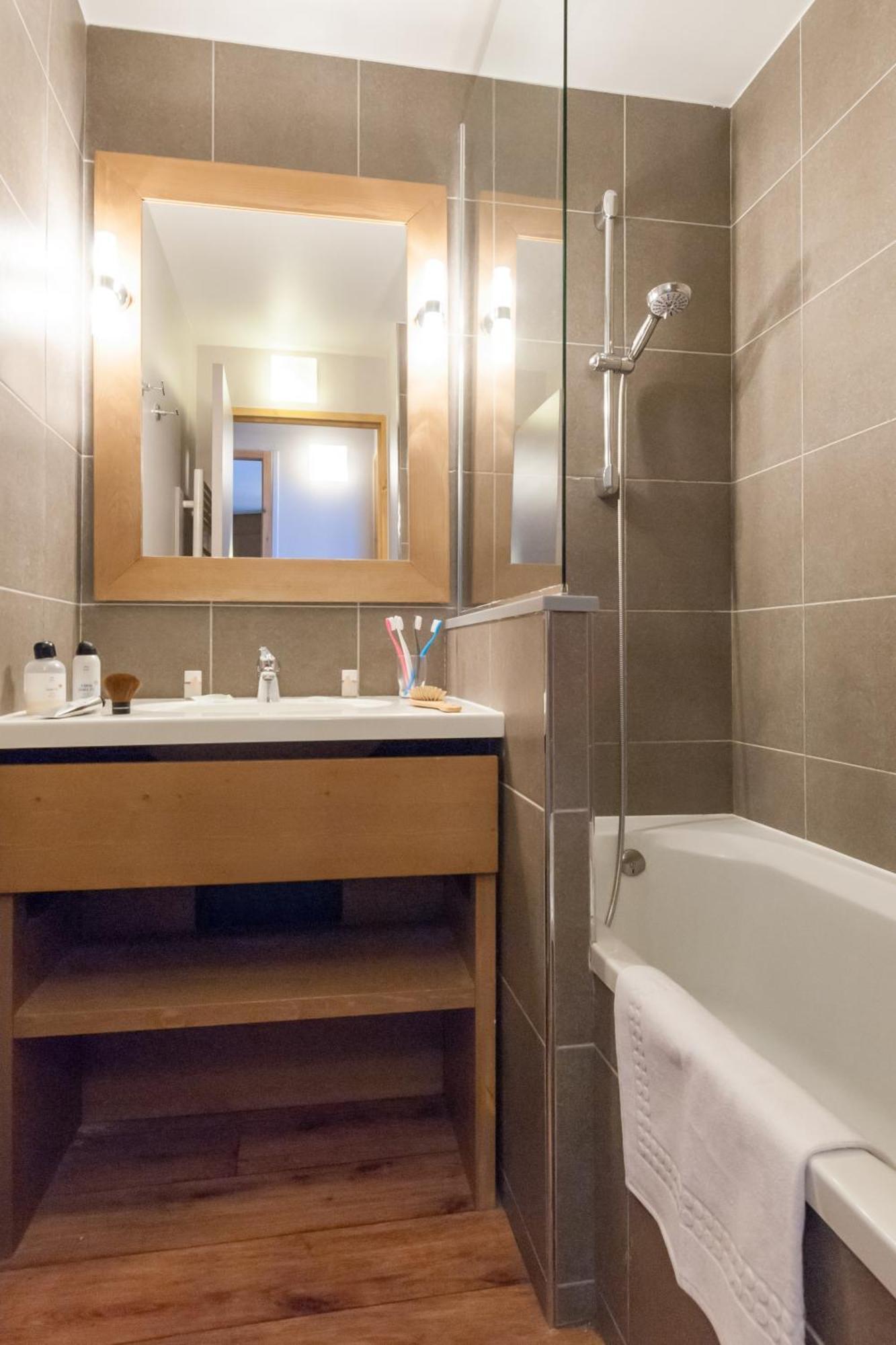 One-Bedroom Apartment (4 People) - South Side,633335349:JPEG