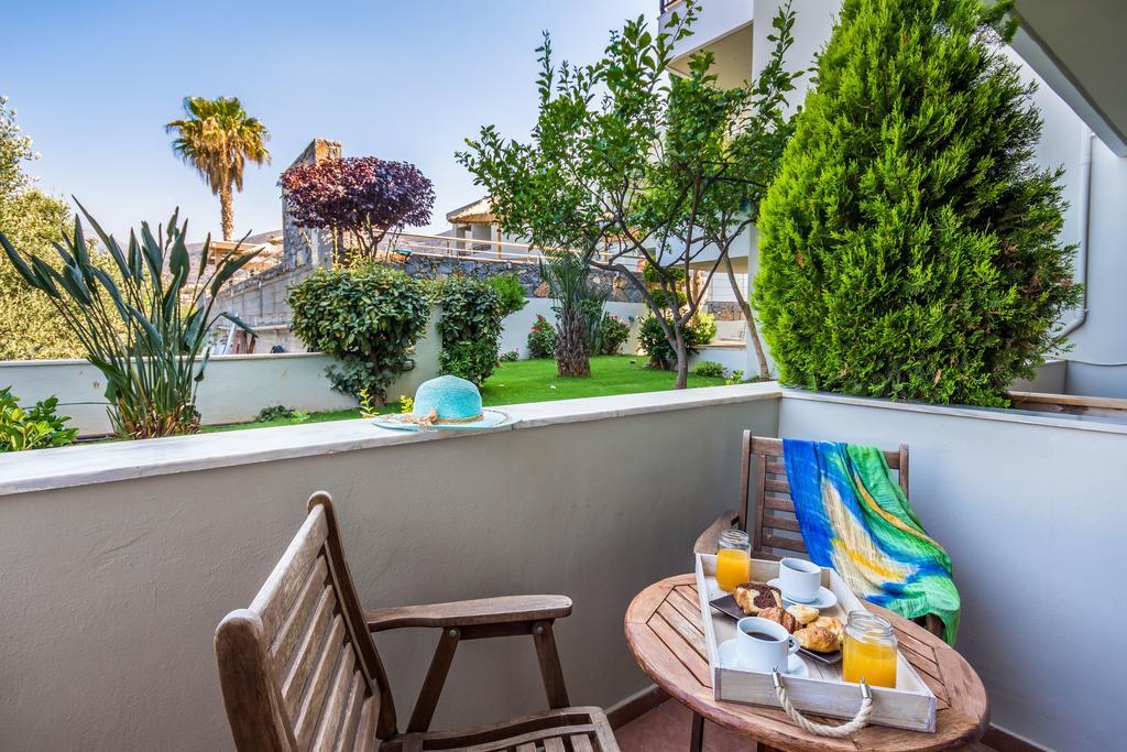 Studio with Garden View