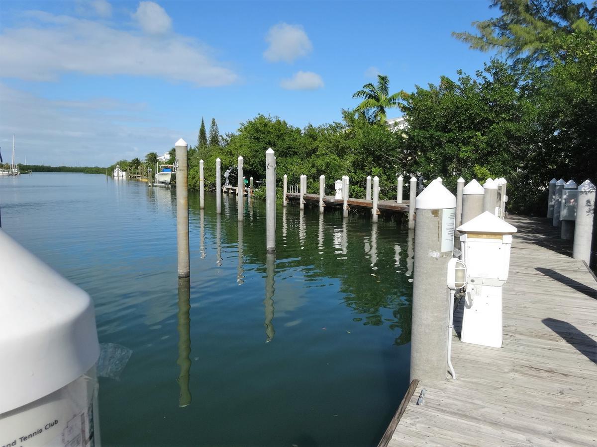 Two-Bedroom Villa Balcony Pool Beach Access Key Lime Grove