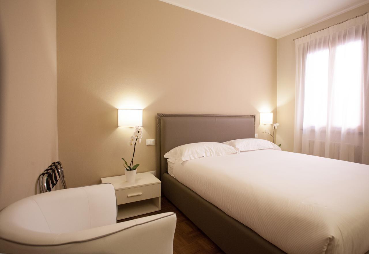 One-Bedroom Apartment,613047135:JPEG