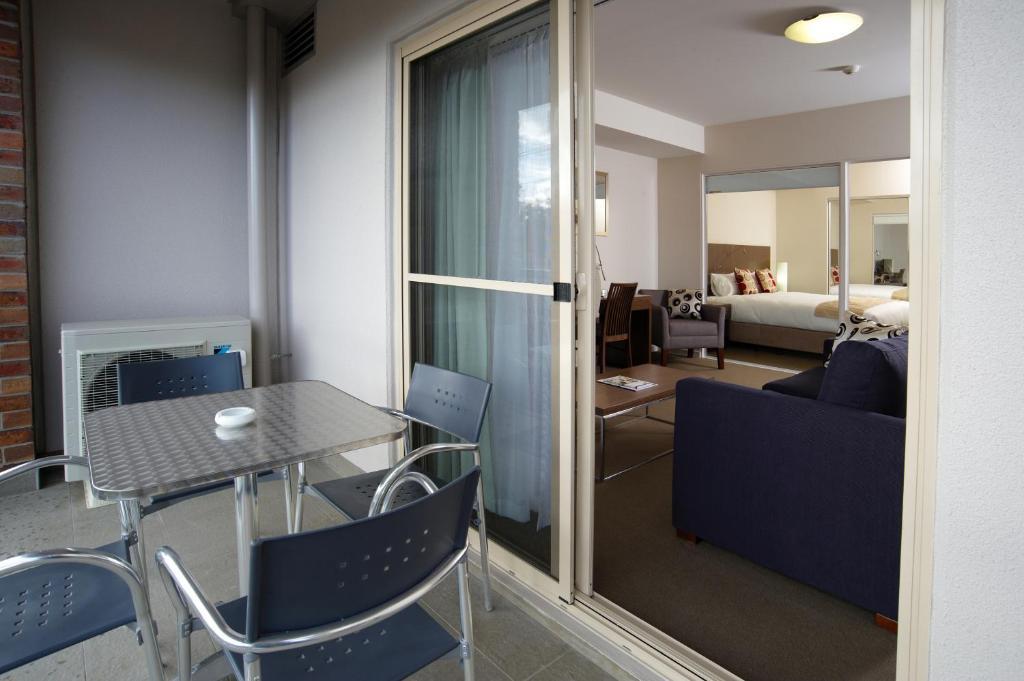 One-Bedroom Apartment,698100333:JPEG