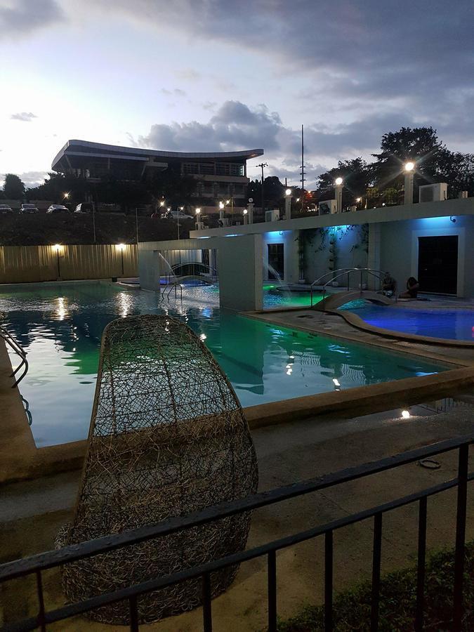 Apartment with Pool View
