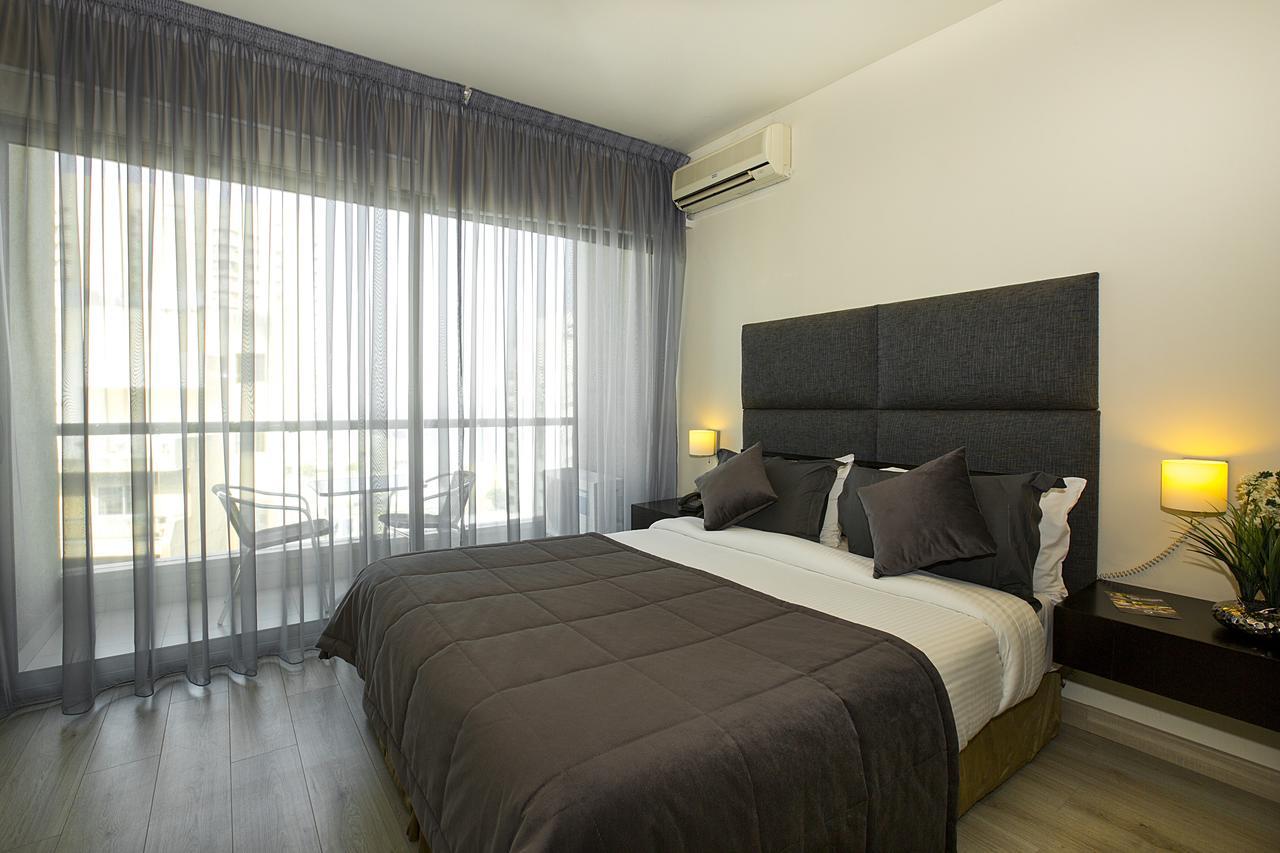 Executive Suite,630534690:JPEG