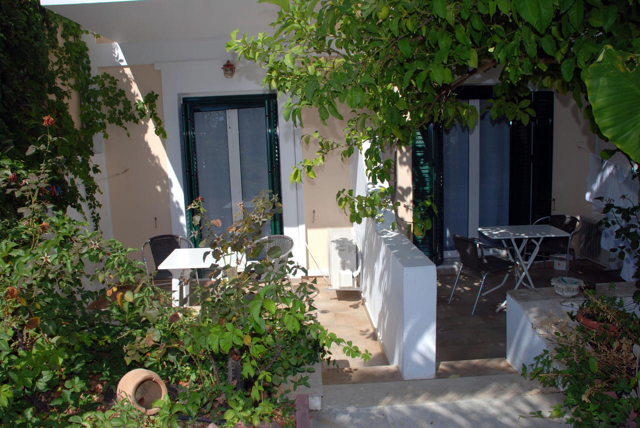 Studio Terrace,634513701:JPEG