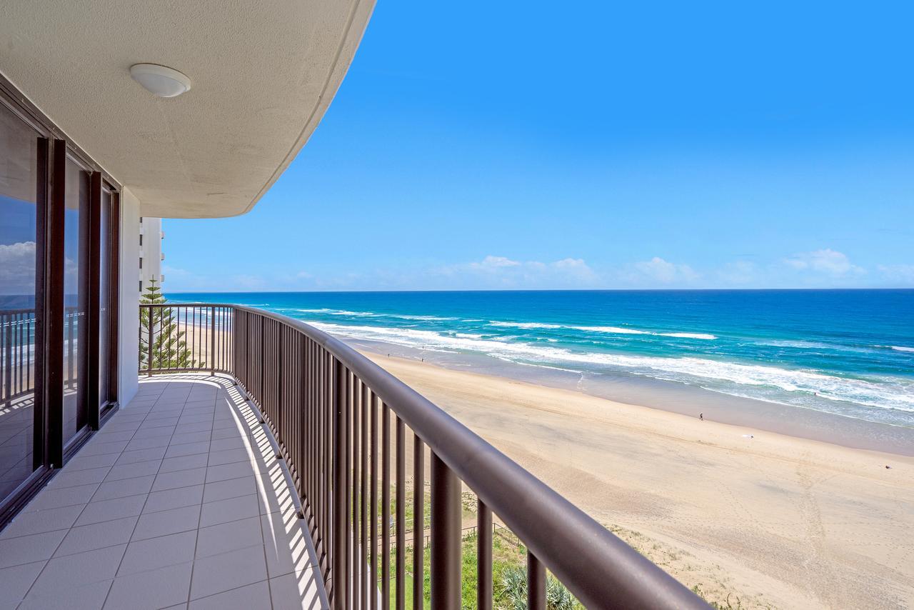 Deluxe Three-Bedroom Apartment Ocean Front,1517812225:JPEG