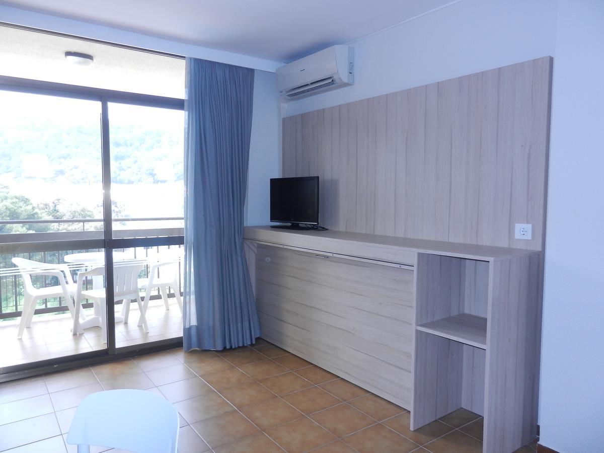 One-Bedroom Family Apartment with Balcony (2-5 Adults)
