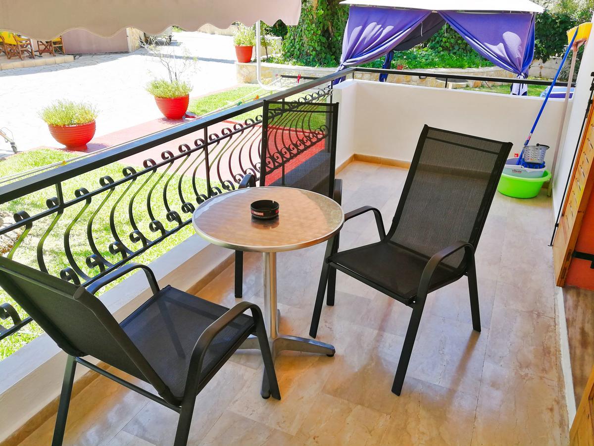 Triple Studio with Garden View
