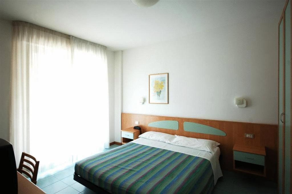 Camera Tripla Classic