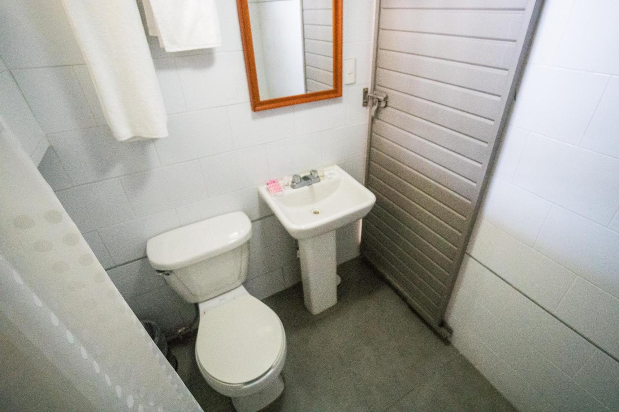 One-Bedroom Apartment,1352642581:JPEG