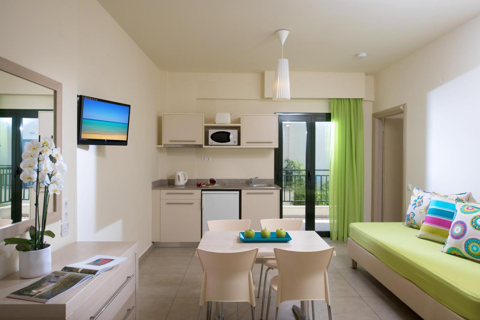 Deluxe 1-Bedroom Apartment (4 Adults),688048611:JPEG