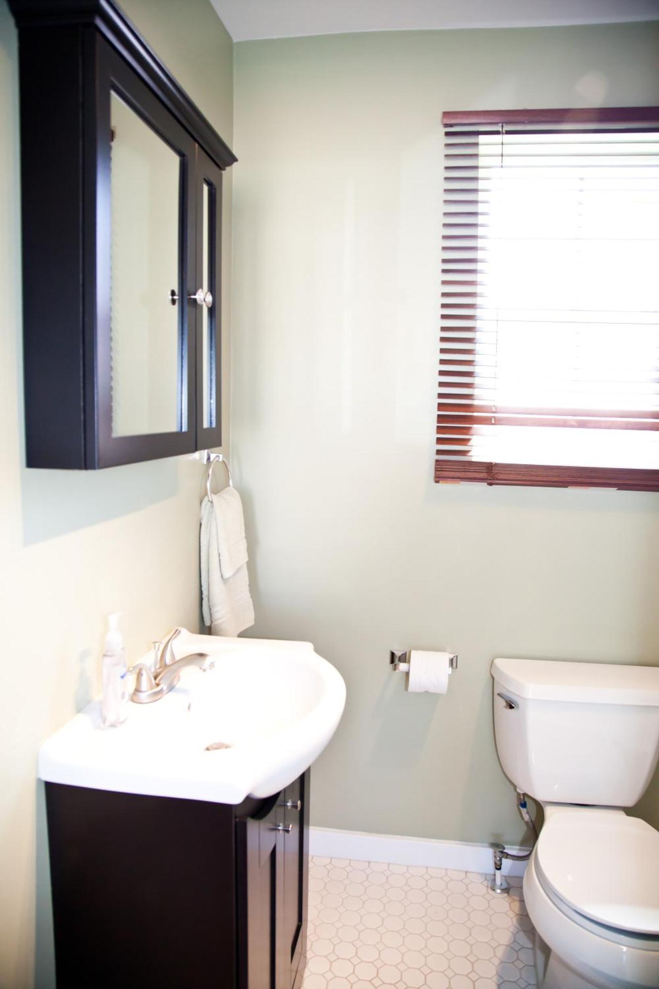 Queen Room with Kitchen - Pet Friendly,690897873:JPEG