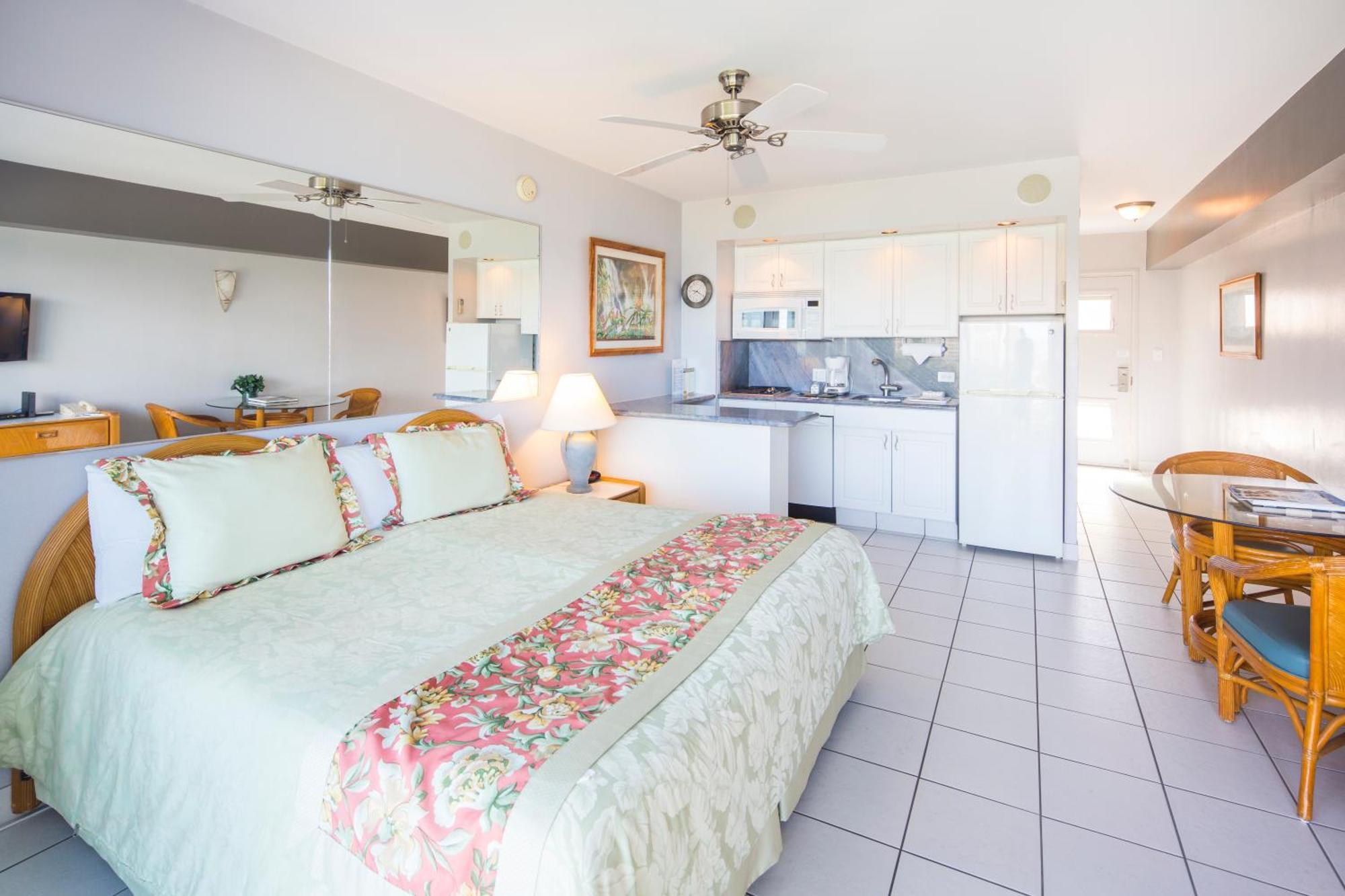 Studio Deluxe Ocean View Room