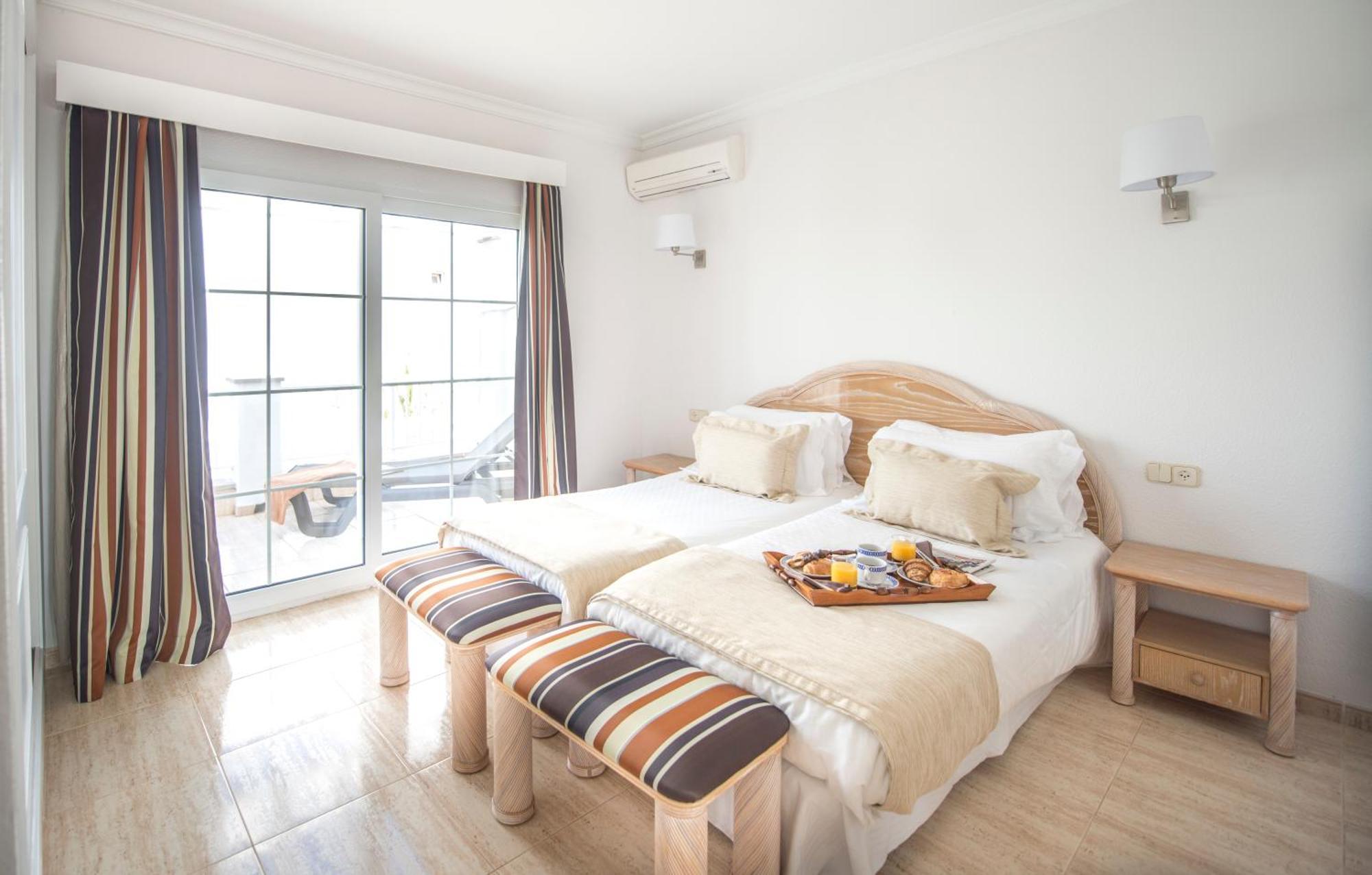 Two-Bedroom Apartment,168967302:JPEG