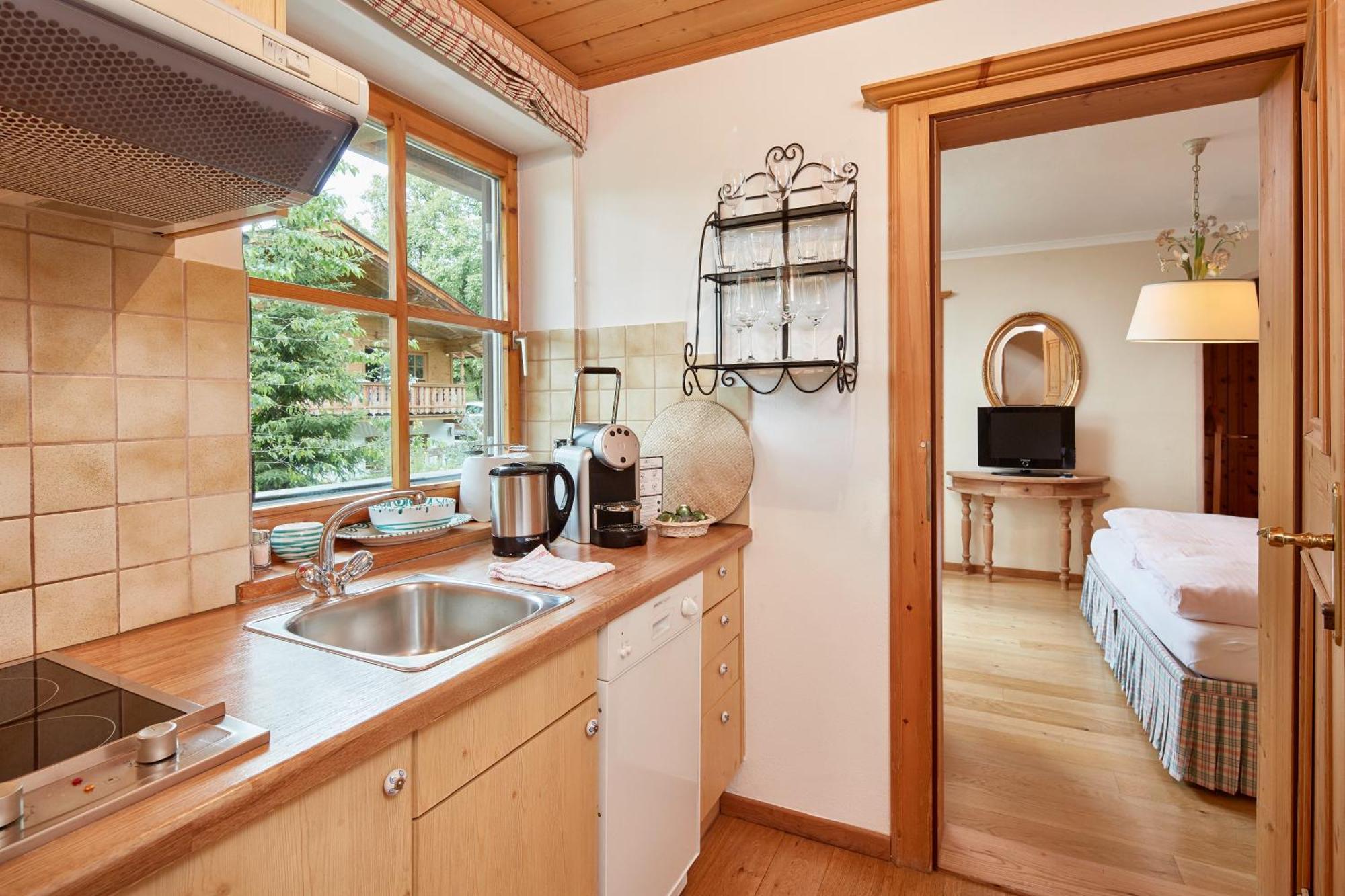 Premium One-Bedroom Apartment Balcony,909953980:JPEG