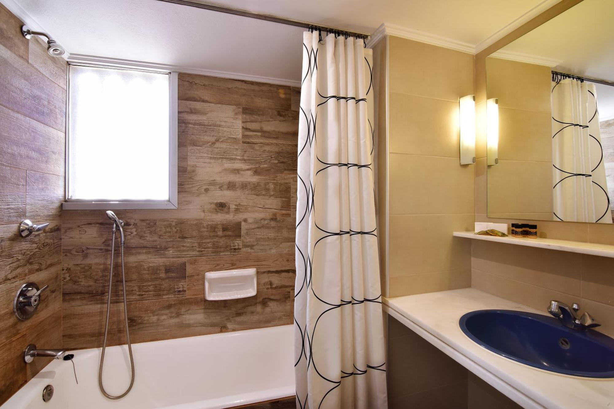 Premium One-Bedroom Apartment Side Sea View