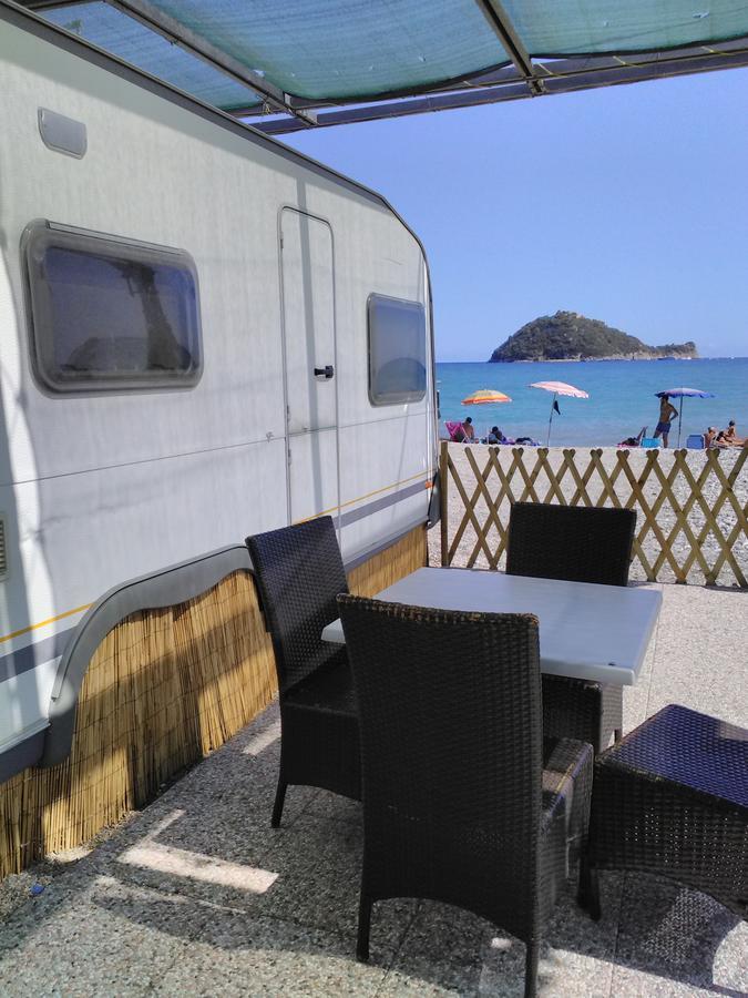 Caravan on the Beach,721426786:JPEG
