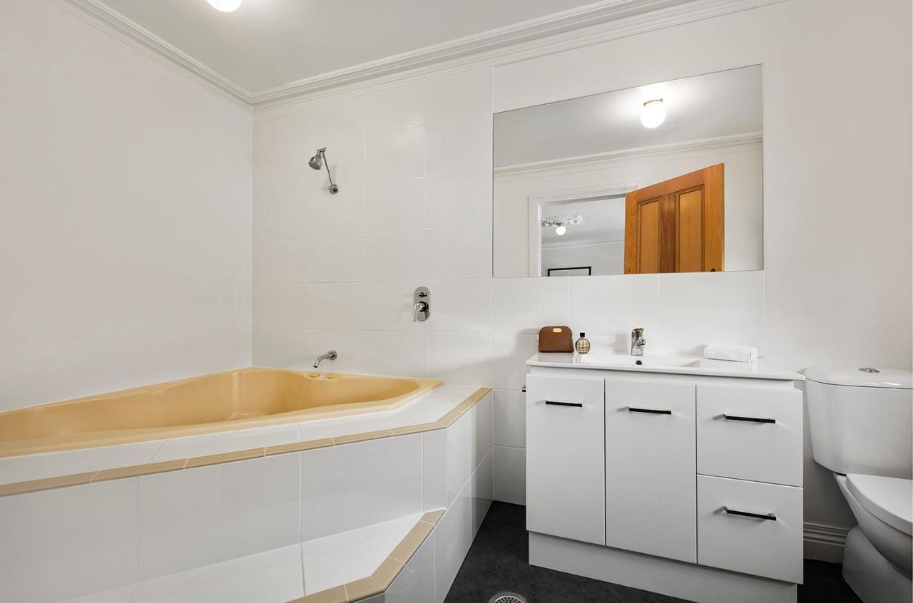 Deluxe Two-Bedroom Apartment