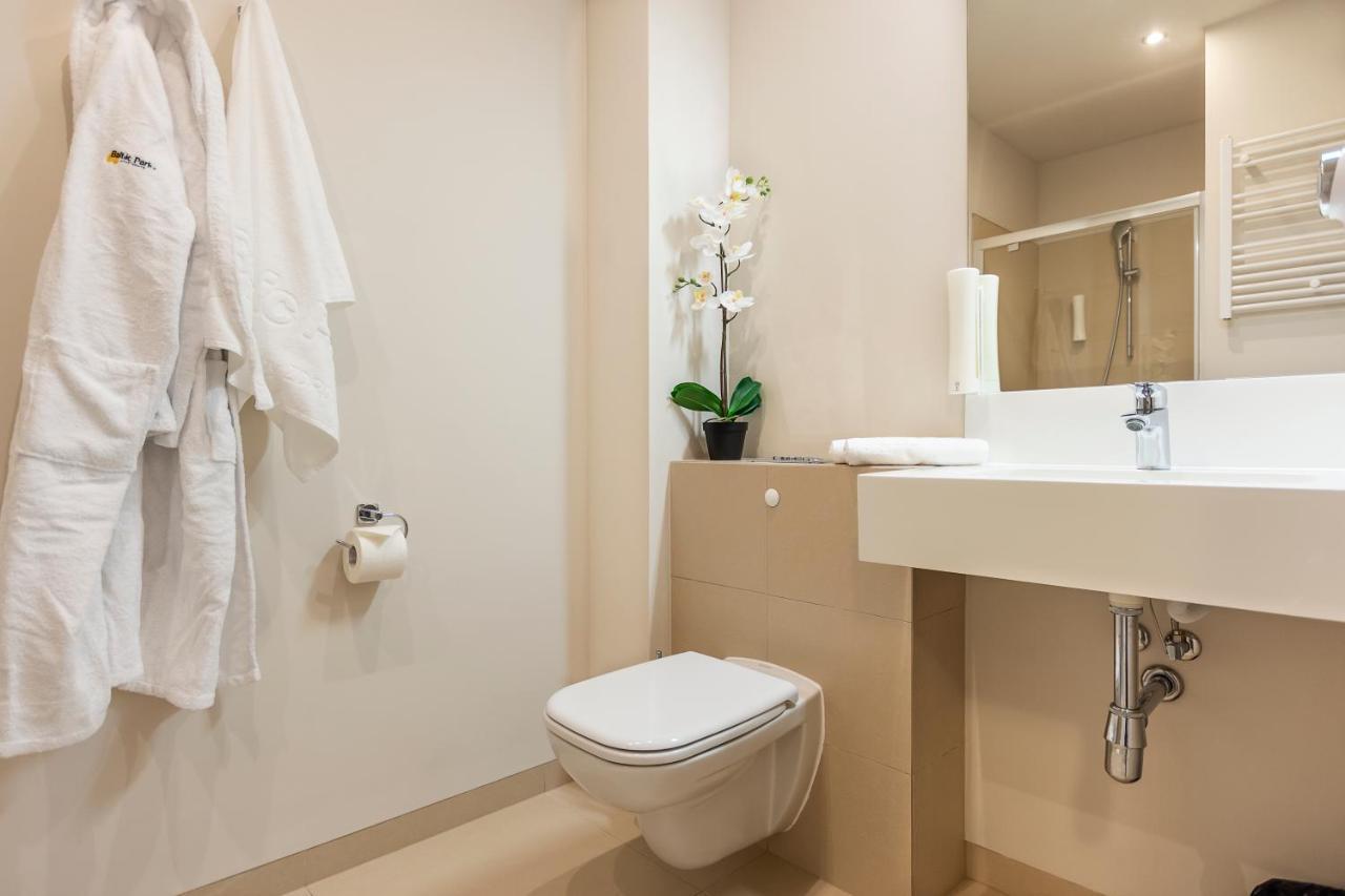 Studio Apartment with Lateral Sea View