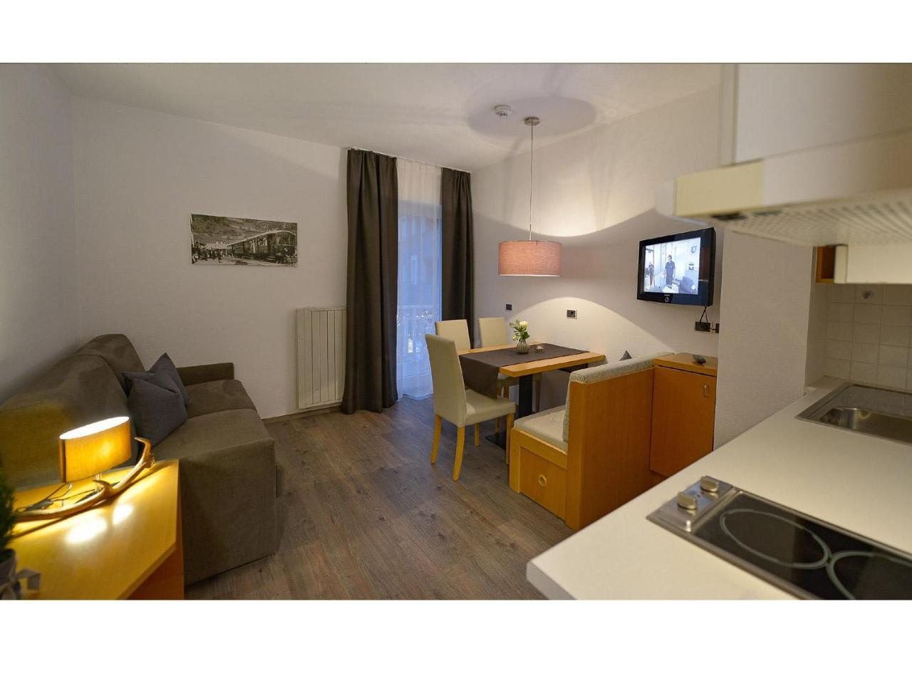 Large One-Bedroom Apartment Balcony,750074006:JPEG