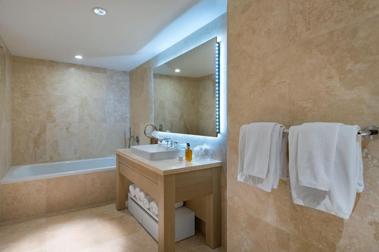 Superior King Suite