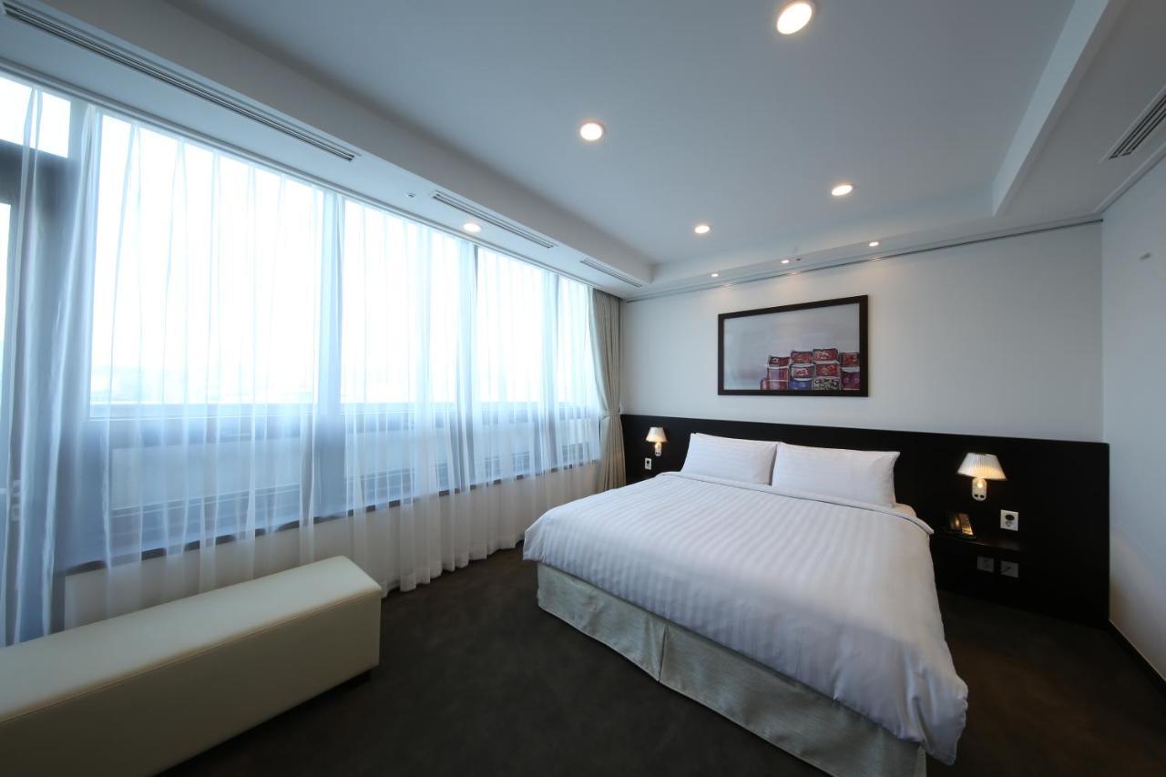 Penthouse Apartment,758312581:JPEG