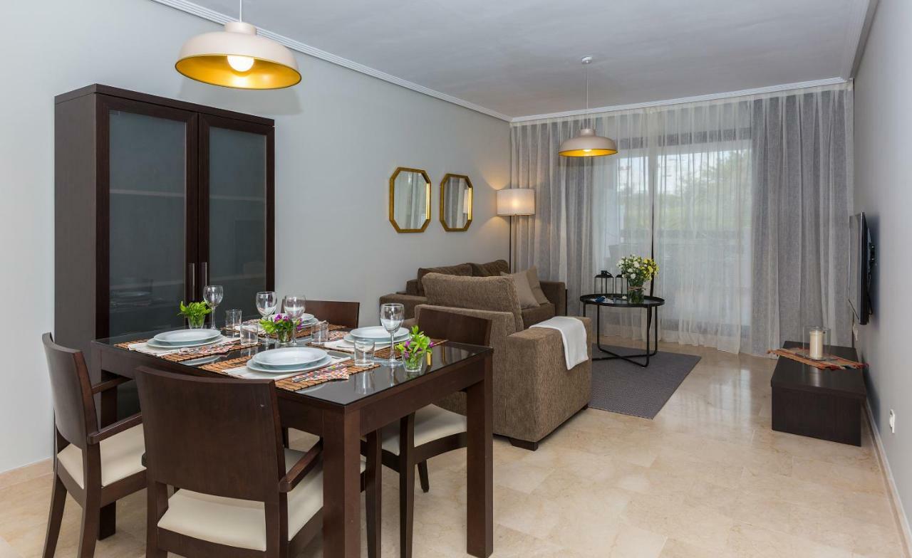 Apartment with Side Sea View