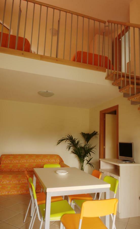 Two-Bedroom Apartment Split Level,831961274:JPEG