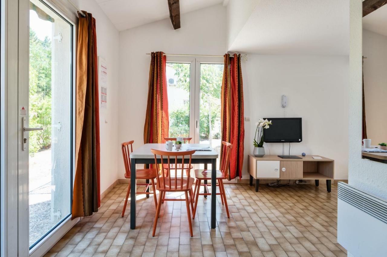 Standard One-Bedroom Apartment,1113067401:JPEG