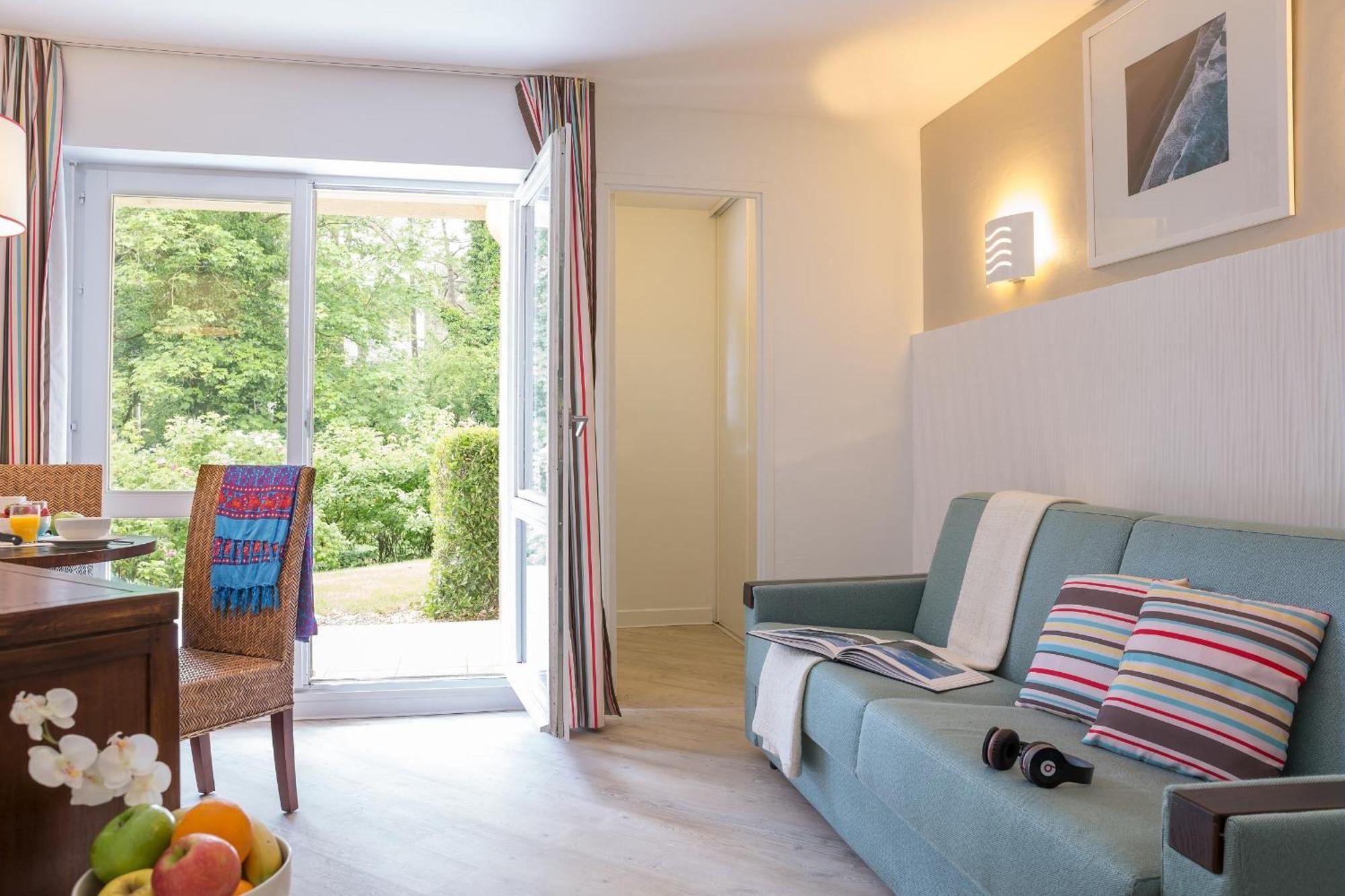 One-Bedroom Apartment with Terrace or Balcony (5 People)