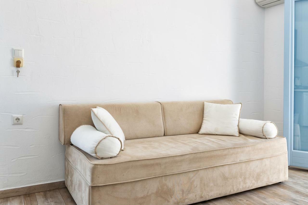 Studio,1214831863:JPEG