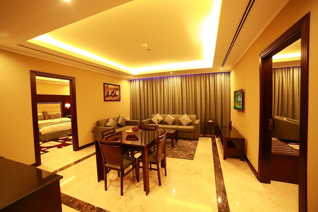 Deluxe Two-Bedroom Apartment,943737589:JPEG