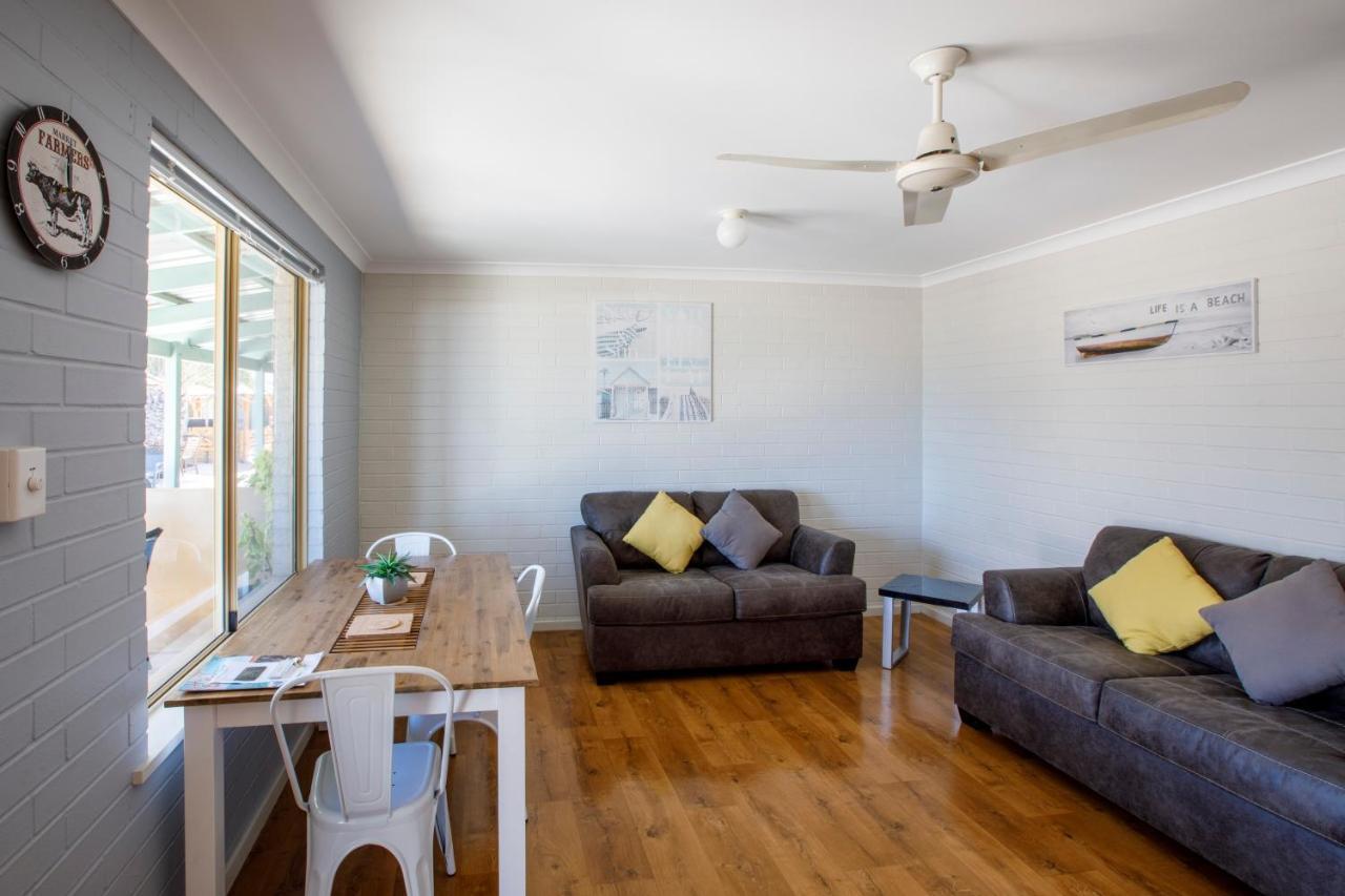 One-Bedroom Apartment,927913681:JPEG