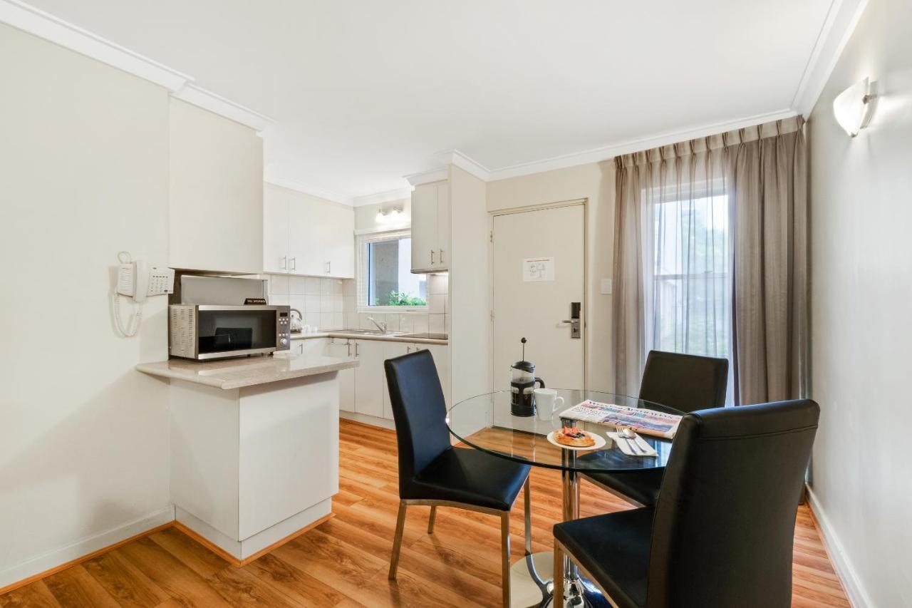 Classic One-Bedroom Triple Bed Suite