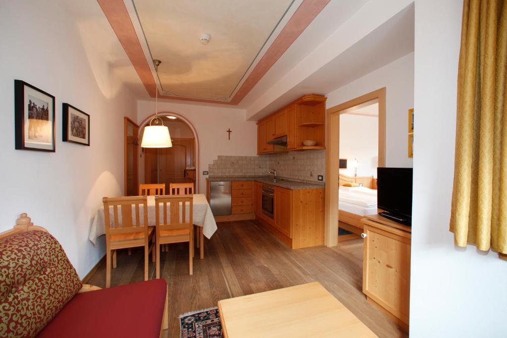 Superior Apartment,698875158:JPEG