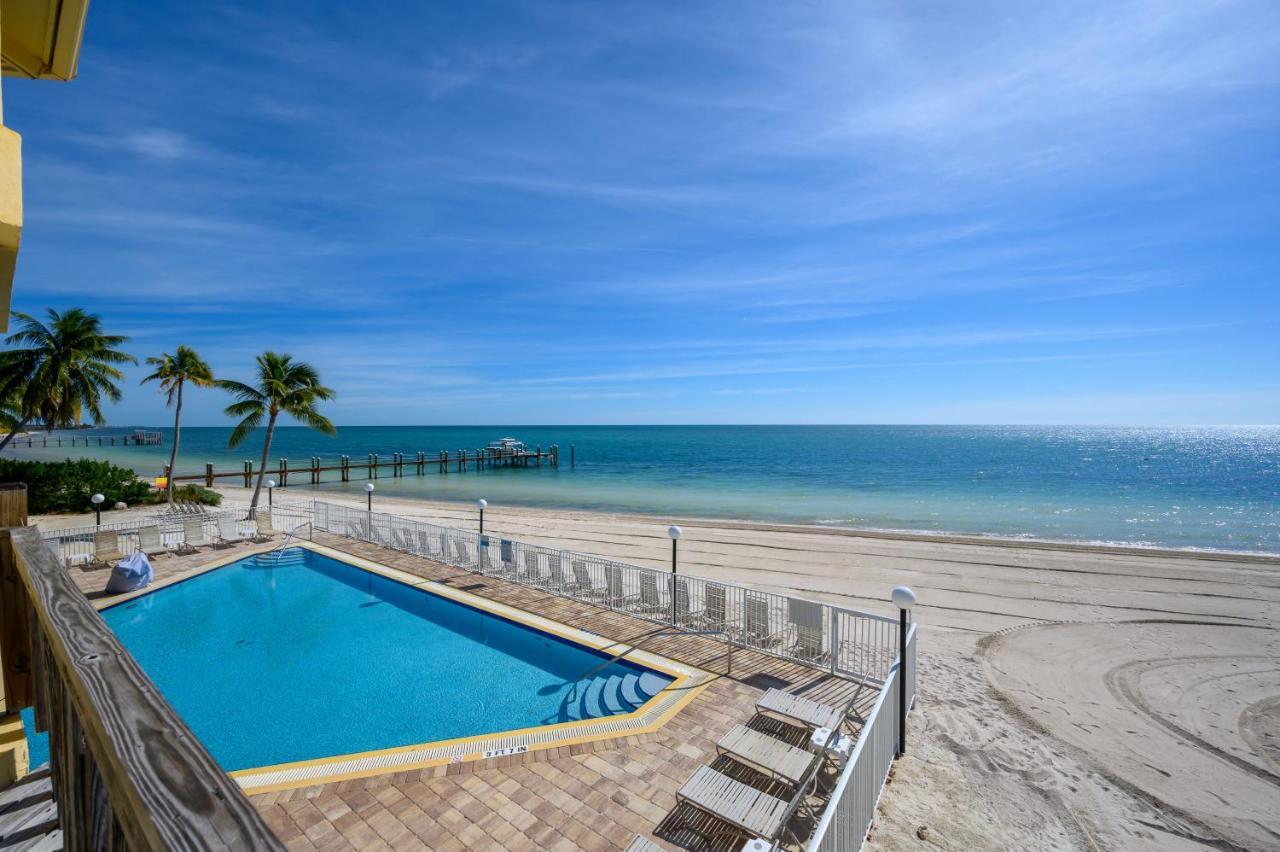 Two-Bedroom Villa Balcony Pool Beach Access Key Lime Grove