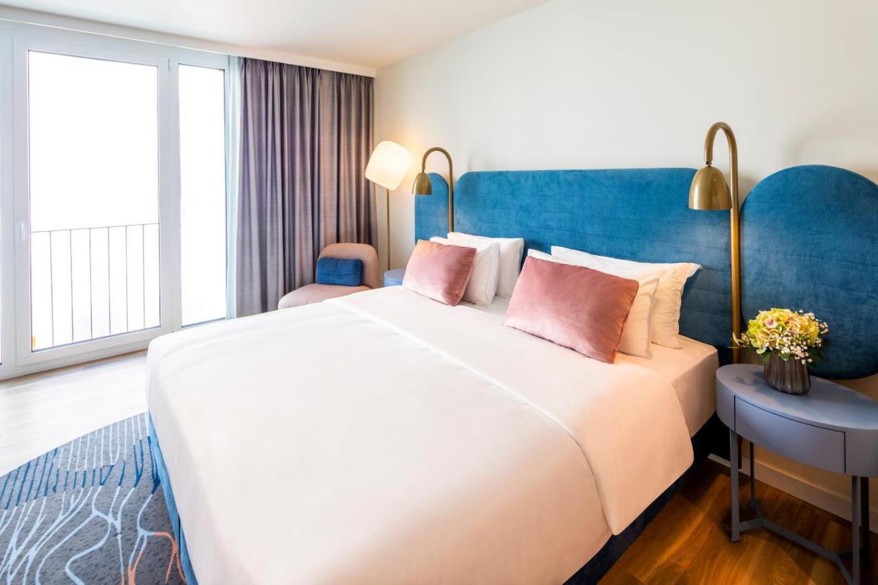 One-Bedroom Deluxe Apartment