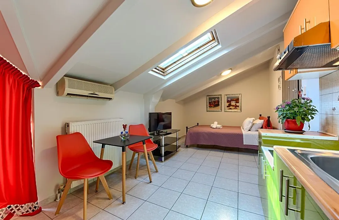 Alexia'S Apartments-1